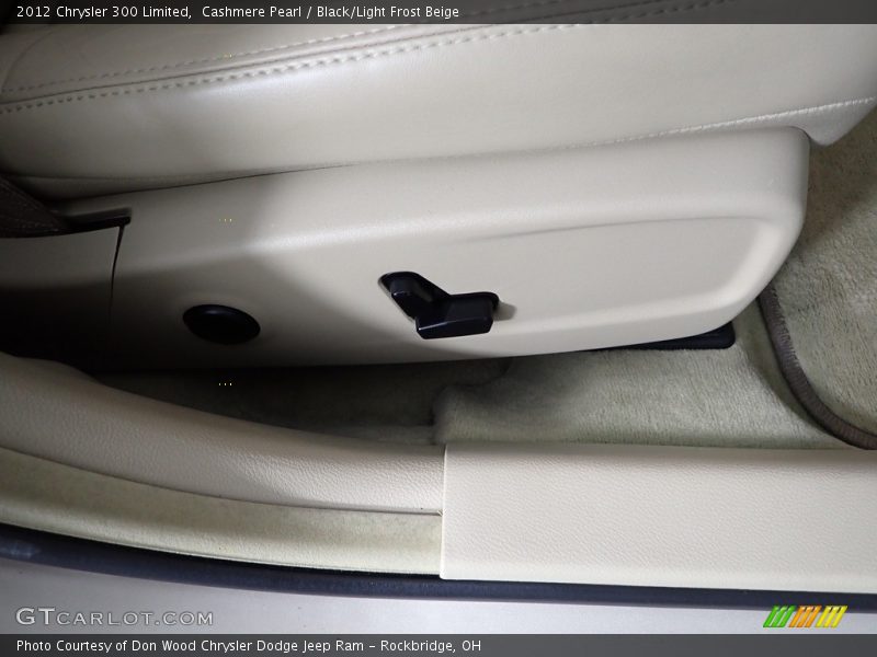 Cashmere Pearl / Black/Light Frost Beige 2012 Chrysler 300 Limited