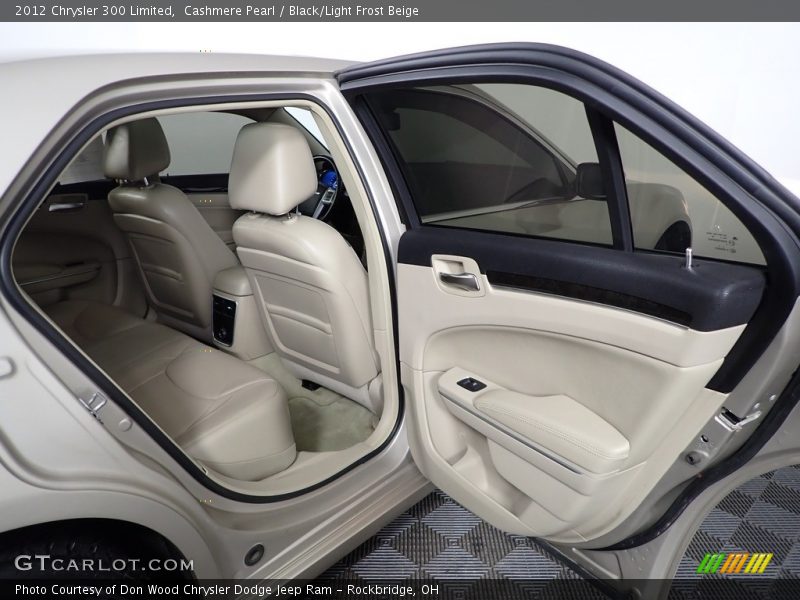 Cashmere Pearl / Black/Light Frost Beige 2012 Chrysler 300 Limited