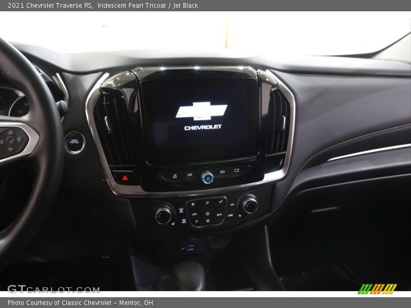 Iridescent Pearl Tricoat / Jet Black 2021 Chevrolet Traverse RS