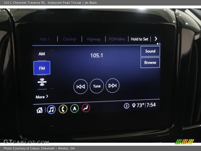 Iridescent Pearl Tricoat / Jet Black 2021 Chevrolet Traverse RS