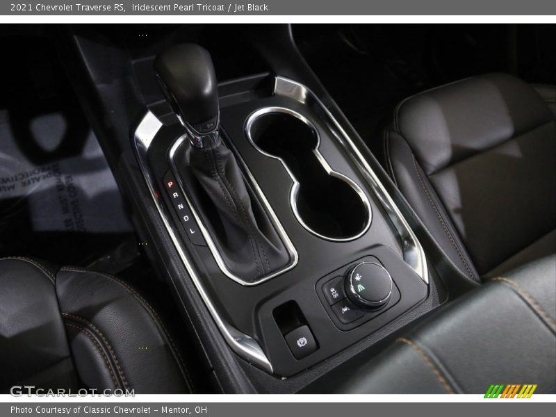 Iridescent Pearl Tricoat / Jet Black 2021 Chevrolet Traverse RS