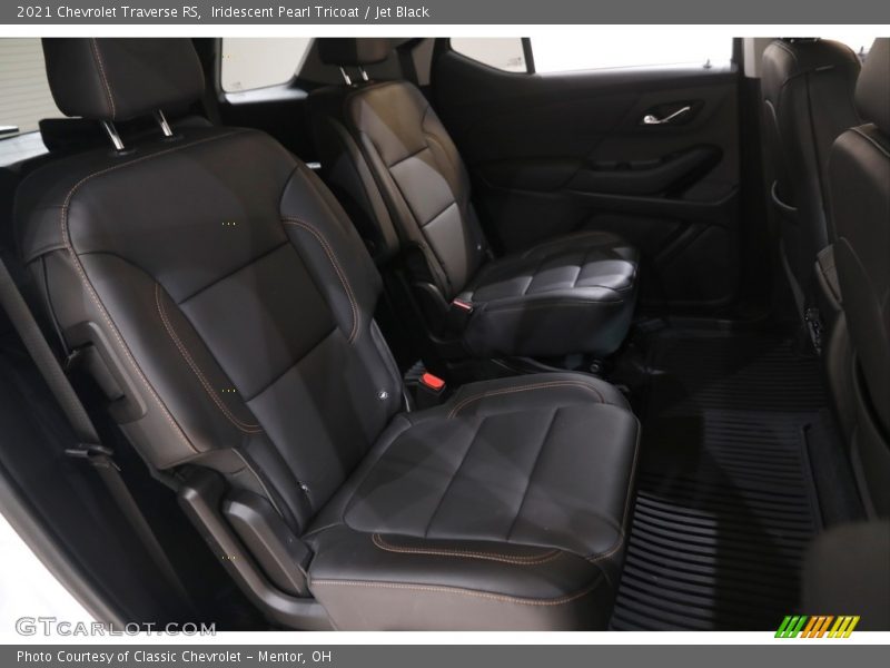 Iridescent Pearl Tricoat / Jet Black 2021 Chevrolet Traverse RS