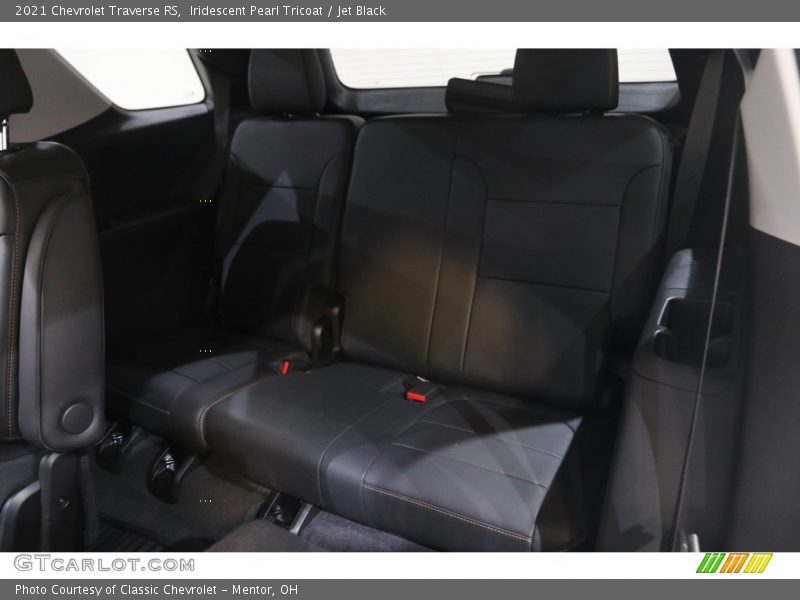 Iridescent Pearl Tricoat / Jet Black 2021 Chevrolet Traverse RS