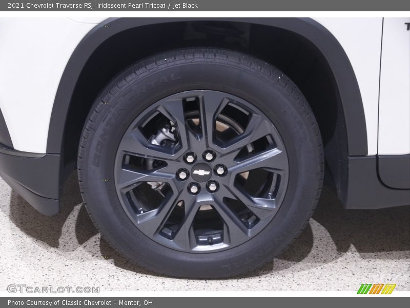 Iridescent Pearl Tricoat / Jet Black 2021 Chevrolet Traverse RS