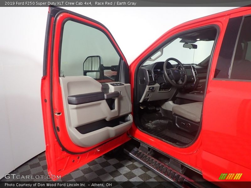 Race Red / Earth Gray 2019 Ford F250 Super Duty XLT Crew Cab 4x4