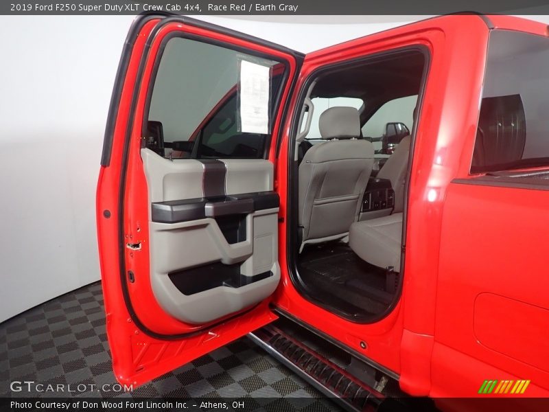 Race Red / Earth Gray 2019 Ford F250 Super Duty XLT Crew Cab 4x4