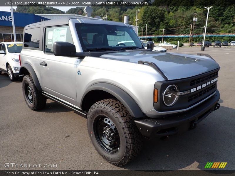 Front 3/4 View of 2022 Bronco Outer Banks 4x4 2-Door
