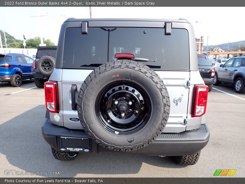 Iconic Silver Metallic / Dark Space Gray 2022 Ford Bronco Outer Banks 4x4 2-Door