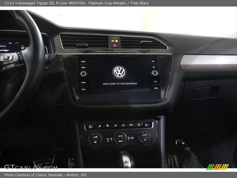 Platinum Gray Metallic / Titan Black 2019 Volkswagen Tiguan SEL R-Line 4MOTION