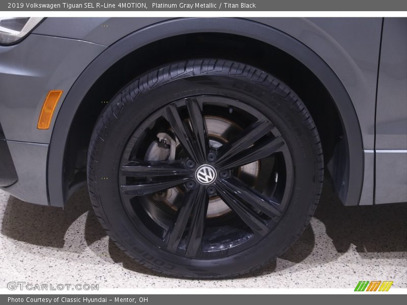 Platinum Gray Metallic / Titan Black 2019 Volkswagen Tiguan SEL R-Line 4MOTION