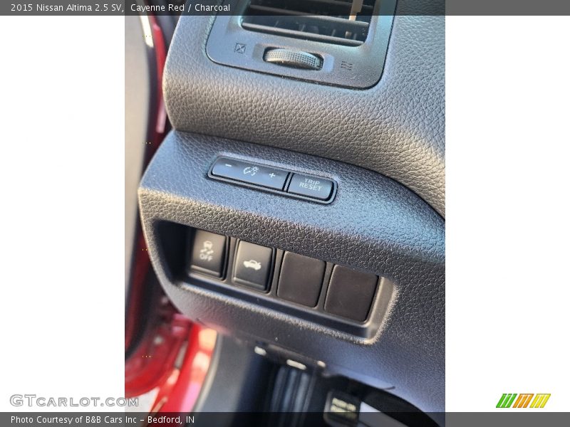 Cayenne Red / Charcoal 2015 Nissan Altima 2.5 SV