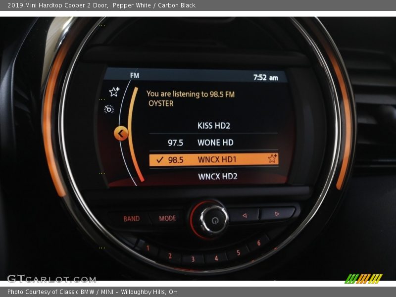 Pepper White / Carbon Black 2019 Mini Hardtop Cooper 2 Door