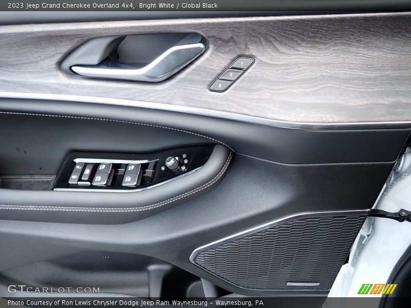 Bright White / Global Black 2023 Jeep Grand Cherokee Overland 4x4