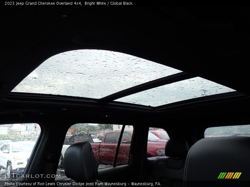Bright White / Global Black 2023 Jeep Grand Cherokee Overland 4x4