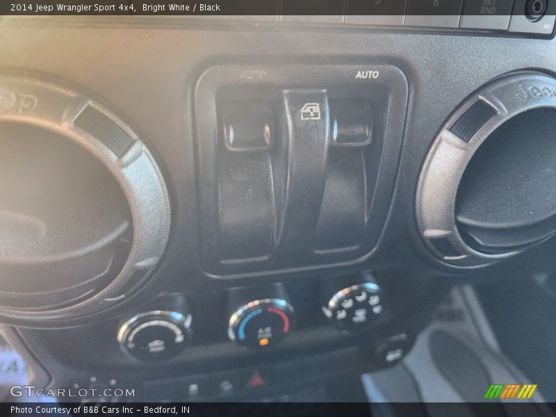 Bright White / Black 2014 Jeep Wrangler Sport 4x4