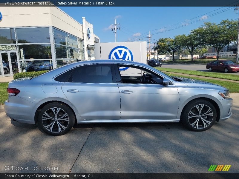 Reflex Silver Metallic / Titan Black 2021 Volkswagen Passat SE