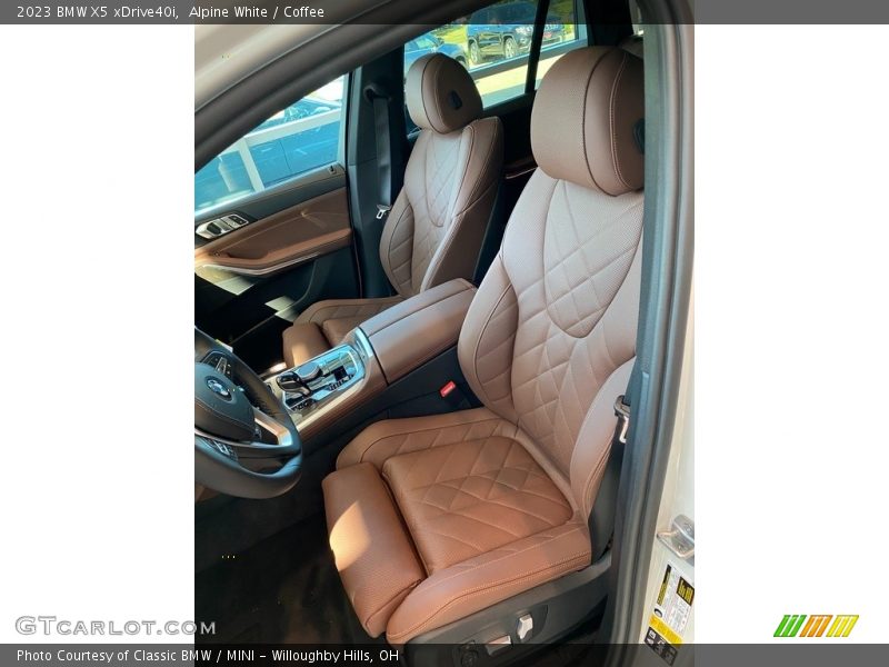 Alpine White / Coffee 2023 BMW X5 xDrive40i
