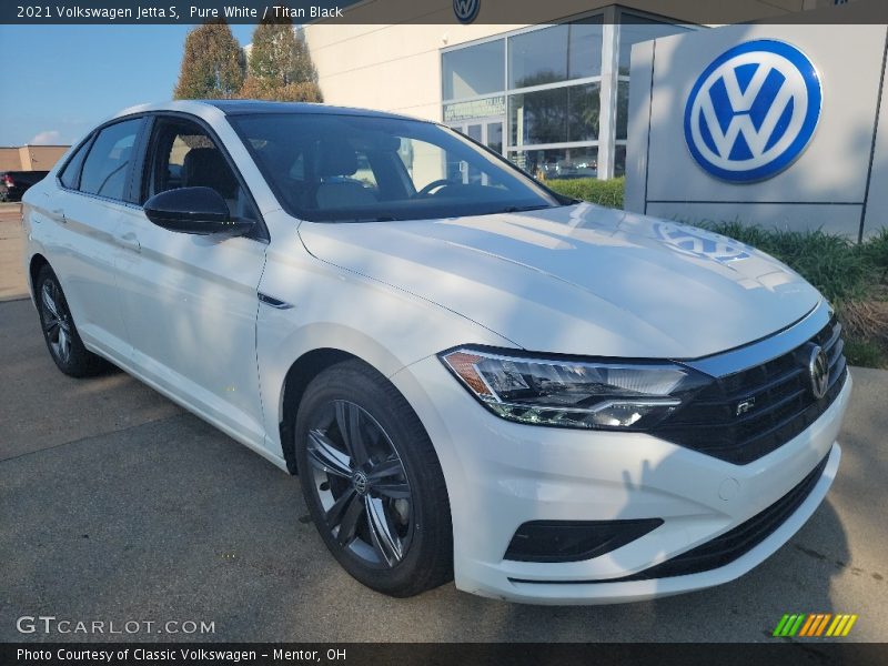 Front 3/4 View of 2021 Jetta S