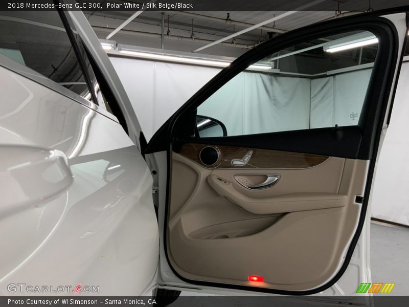 Polar White / Silk Beige/Black 2018 Mercedes-Benz GLC 300