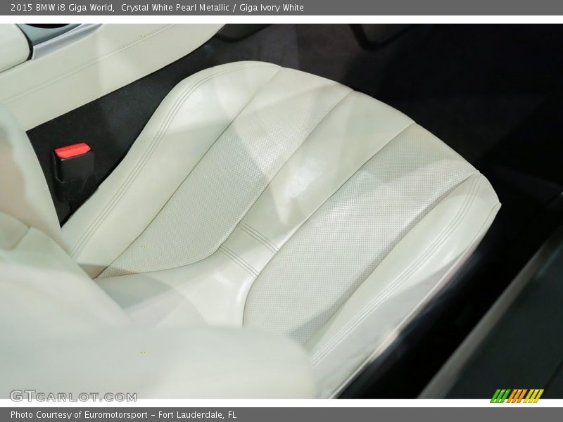Crystal White Pearl Metallic / Giga Ivory White 2015 BMW i8 Giga World