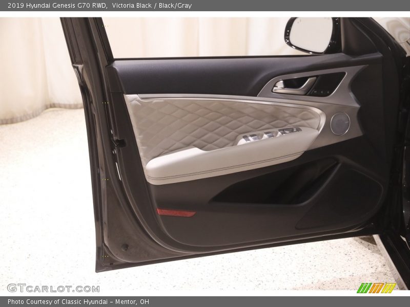 Victoria Black / Black/Gray 2019 Hyundai Genesis G70 RWD