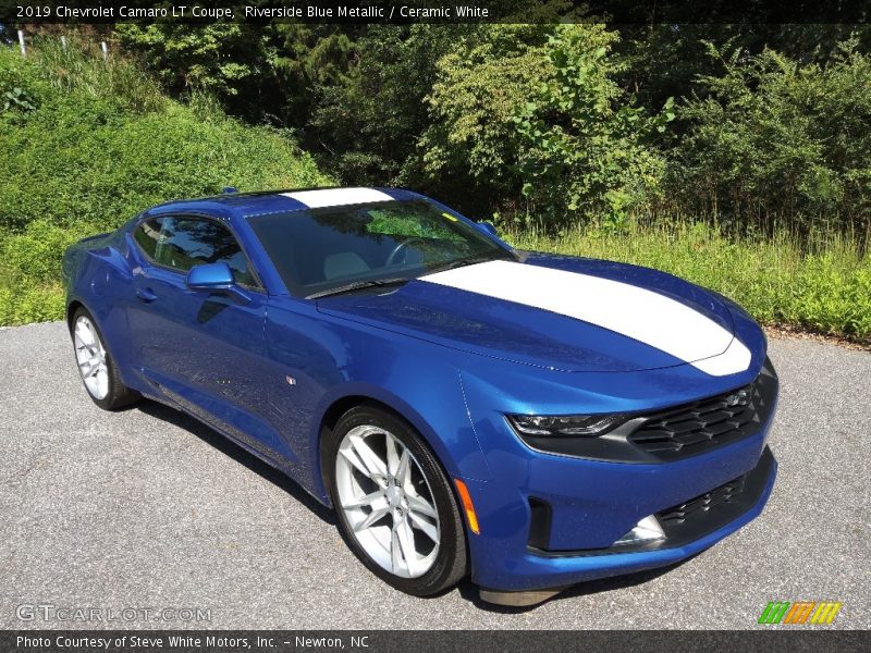 Front 3/4 View of 2019 Camaro LT Coupe