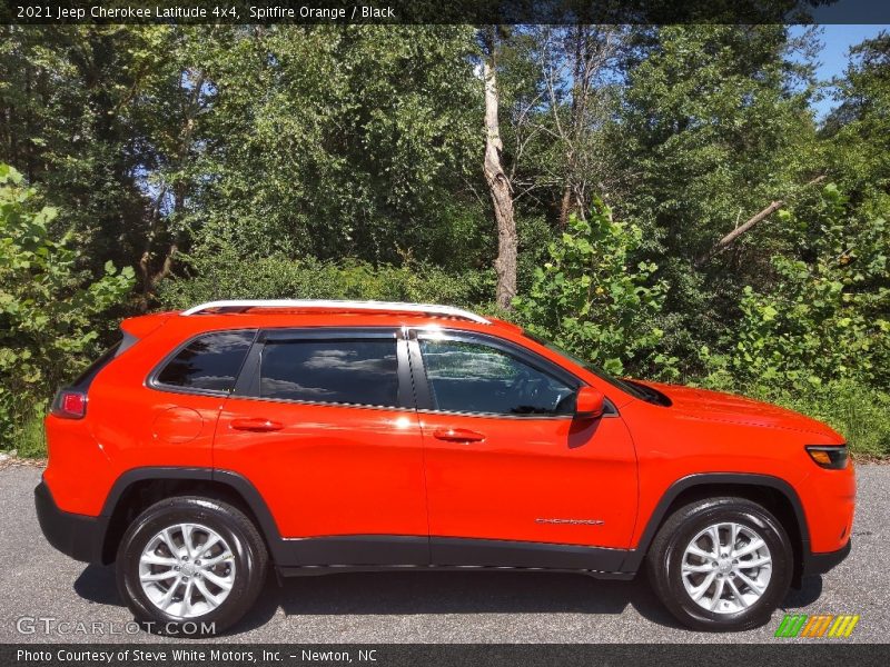  2021 Cherokee Latitude 4x4 Spitfire Orange