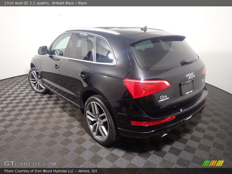Brilliant Black / Black 2010 Audi Q5 3.2 quattro