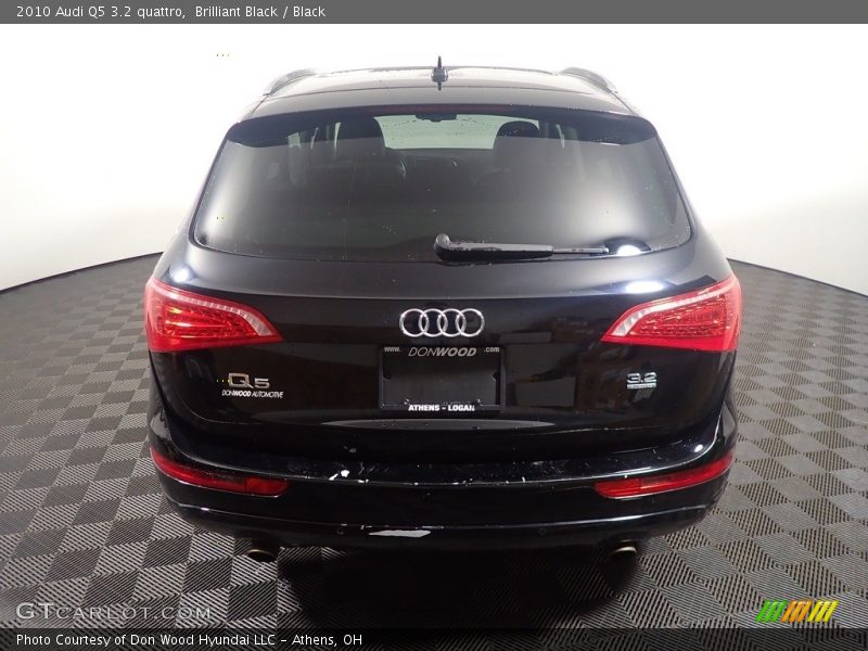Brilliant Black / Black 2010 Audi Q5 3.2 quattro