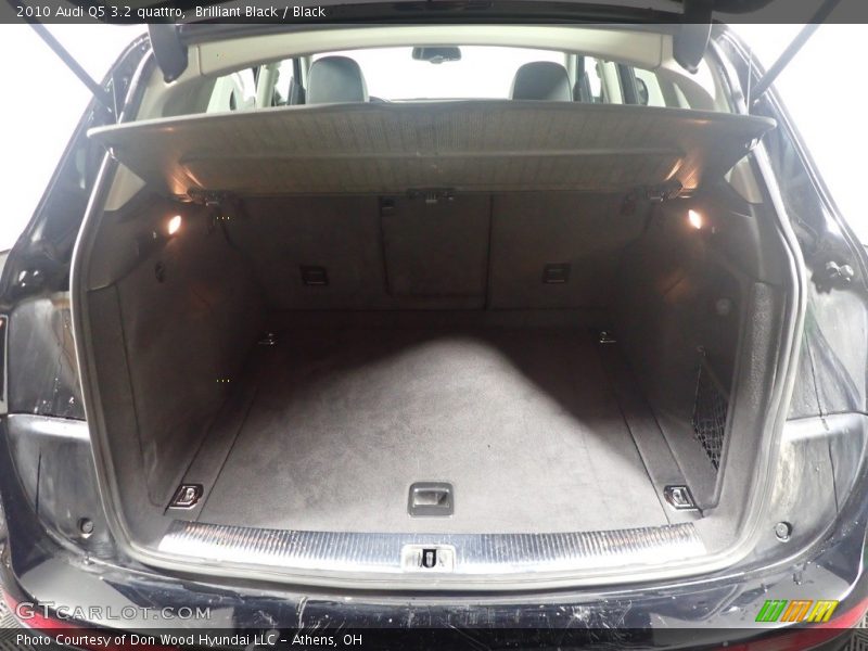 Brilliant Black / Black 2010 Audi Q5 3.2 quattro