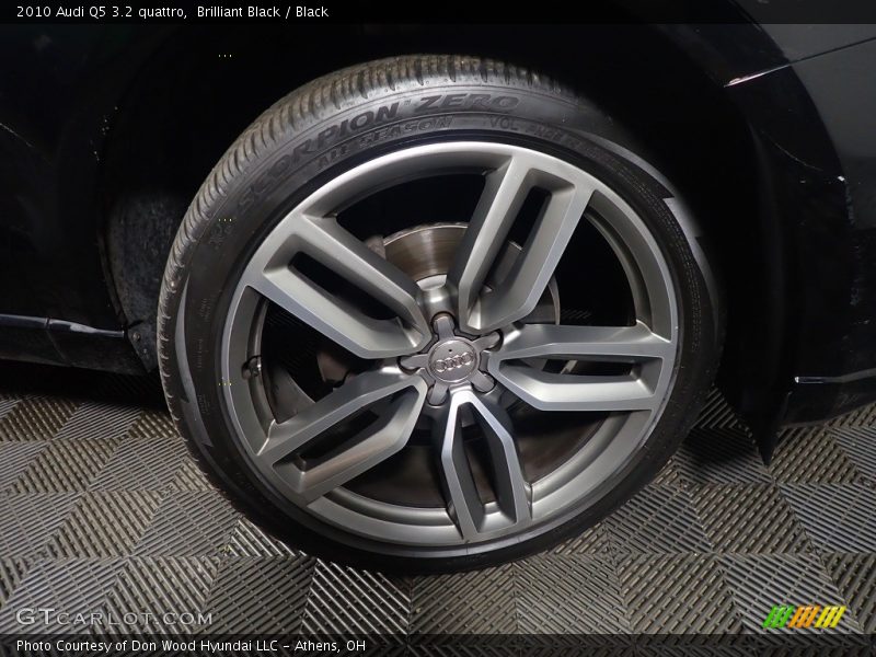 Brilliant Black / Black 2010 Audi Q5 3.2 quattro