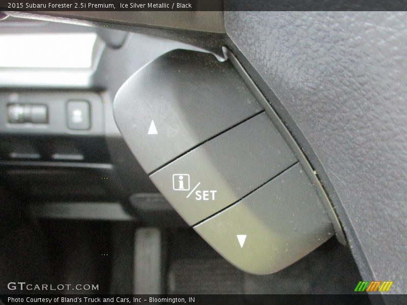 Ice Silver Metallic / Black 2015 Subaru Forester 2.5i Premium