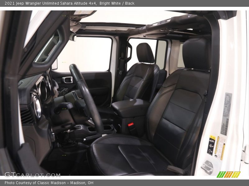 Bright White / Black 2021 Jeep Wrangler Unlimited Sahara Altitude 4x4