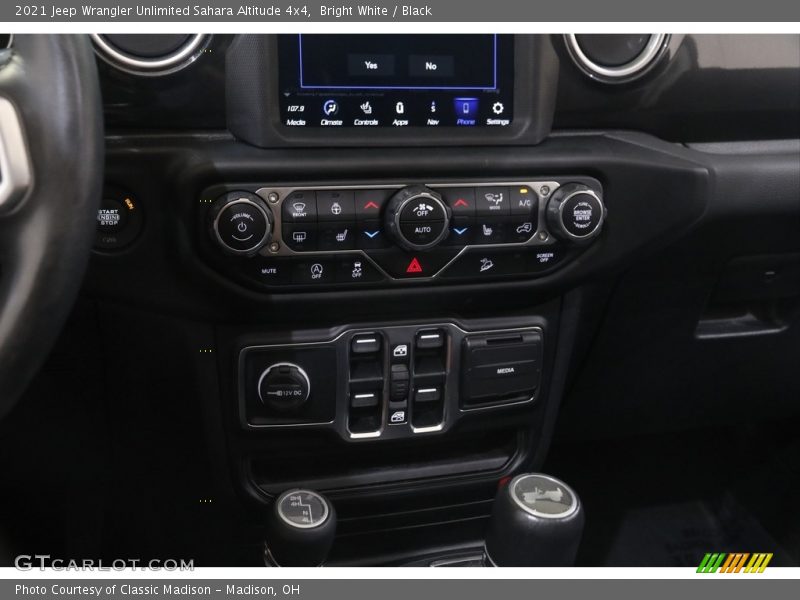 Bright White / Black 2021 Jeep Wrangler Unlimited Sahara Altitude 4x4