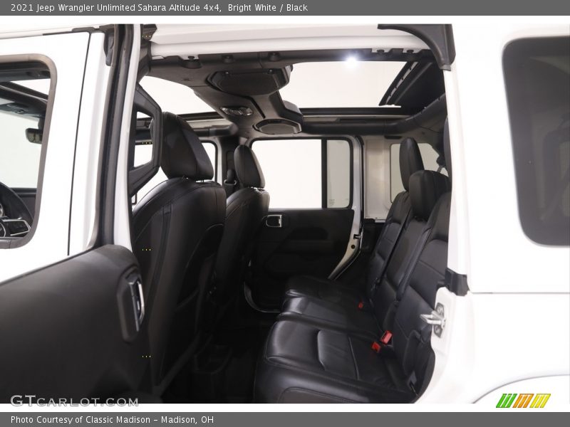 Bright White / Black 2021 Jeep Wrangler Unlimited Sahara Altitude 4x4