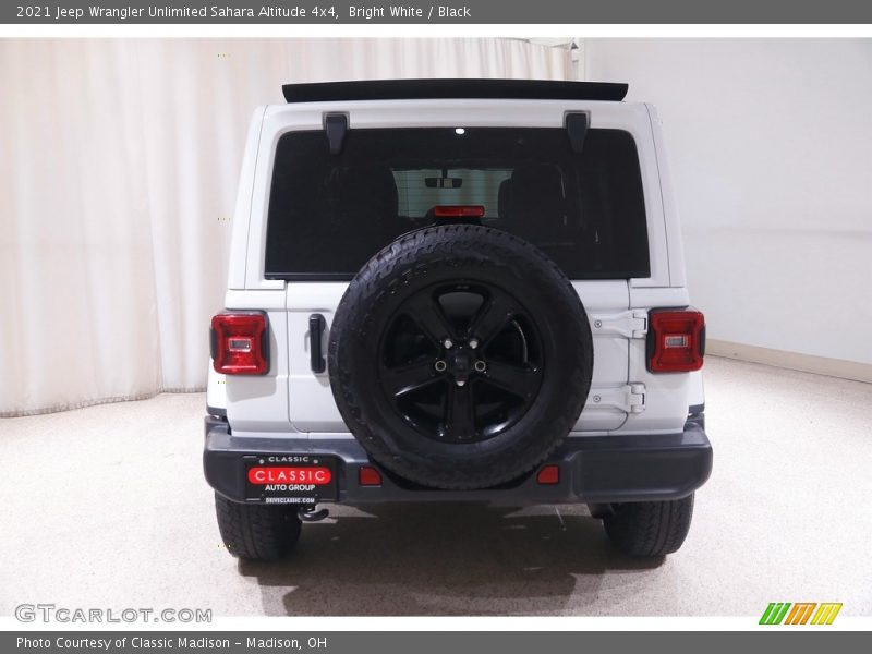 Bright White / Black 2021 Jeep Wrangler Unlimited Sahara Altitude 4x4
