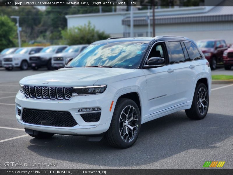 Bright White / Global Black 2023 Jeep Grand Cherokee Summit Reserve 4WD