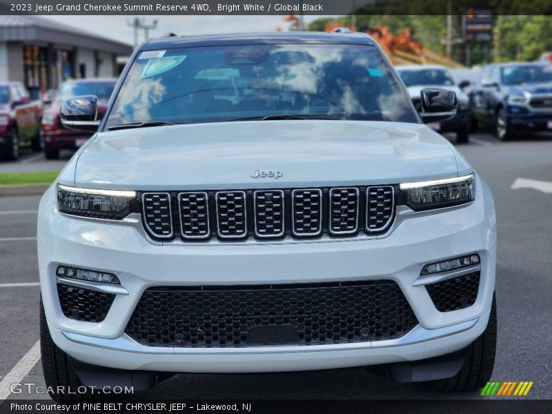 Bright White / Global Black 2023 Jeep Grand Cherokee Summit Reserve 4WD