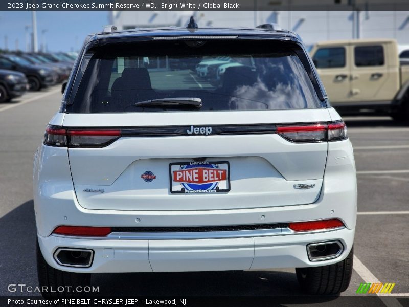 Bright White / Global Black 2023 Jeep Grand Cherokee Summit Reserve 4WD