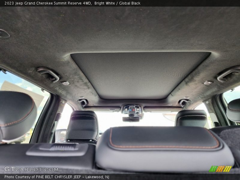 Bright White / Global Black 2023 Jeep Grand Cherokee Summit Reserve 4WD