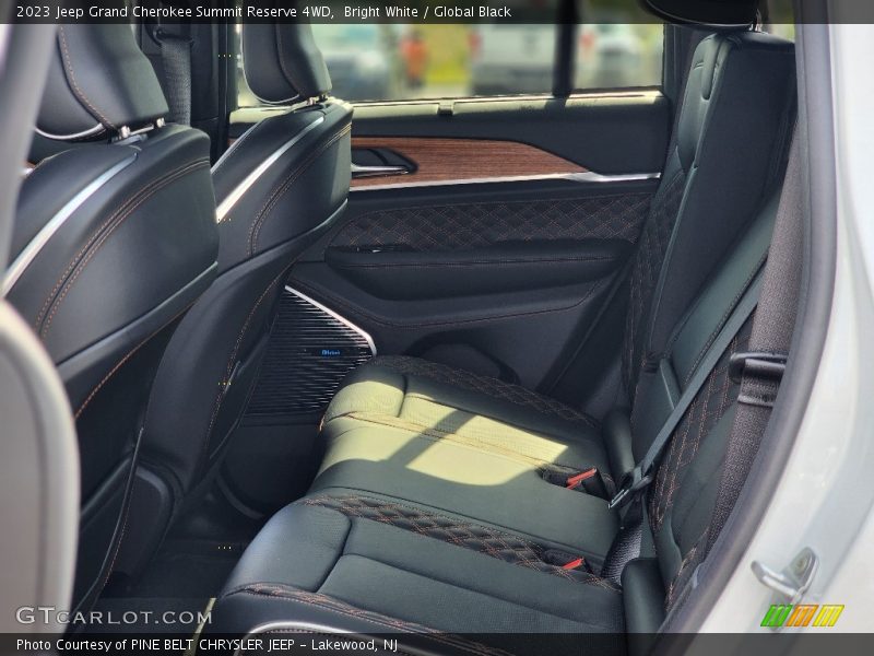 Bright White / Global Black 2023 Jeep Grand Cherokee Summit Reserve 4WD