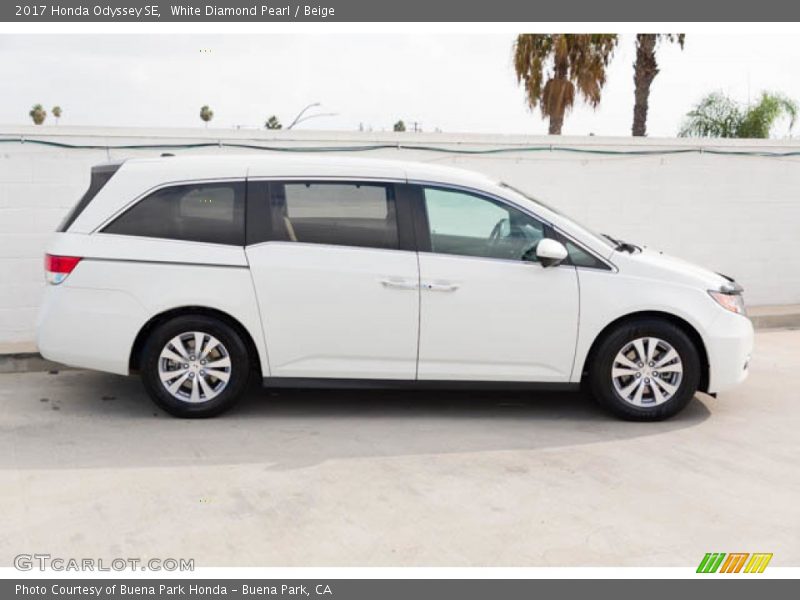 White Diamond Pearl / Beige 2017 Honda Odyssey SE