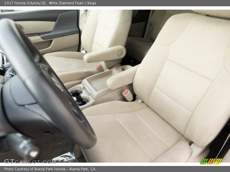 White Diamond Pearl / Beige 2017 Honda Odyssey SE