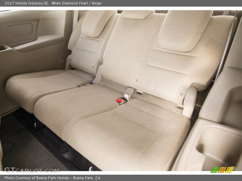 White Diamond Pearl / Beige 2017 Honda Odyssey SE