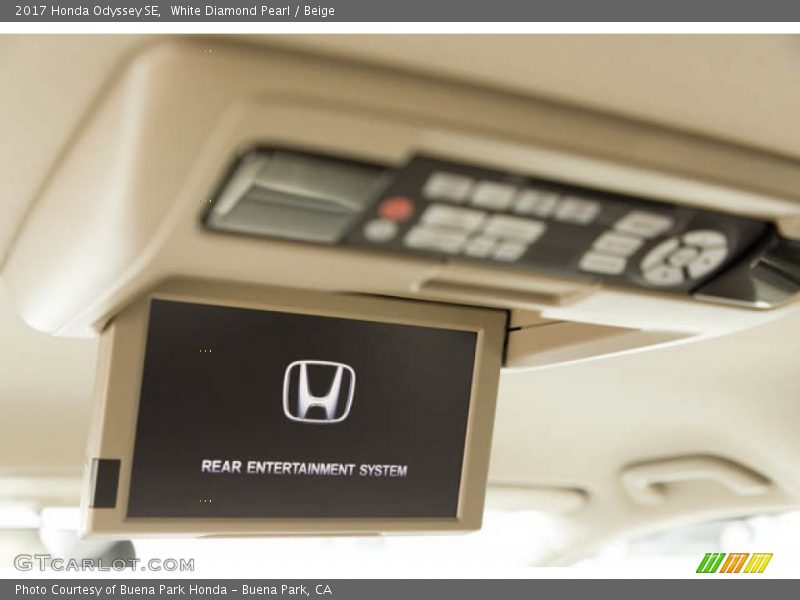 White Diamond Pearl / Beige 2017 Honda Odyssey SE