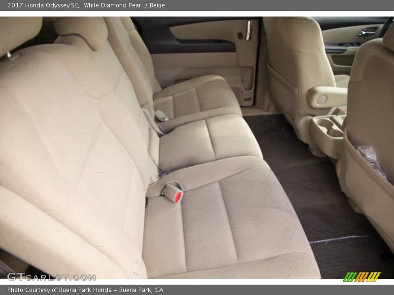 White Diamond Pearl / Beige 2017 Honda Odyssey SE