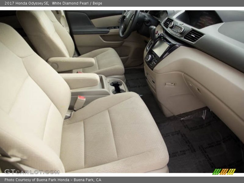 White Diamond Pearl / Beige 2017 Honda Odyssey SE