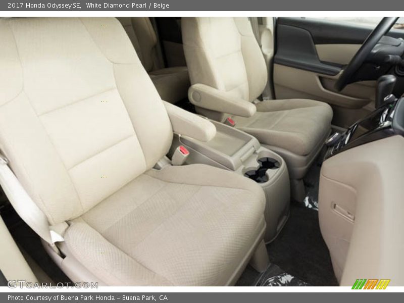 White Diamond Pearl / Beige 2017 Honda Odyssey SE