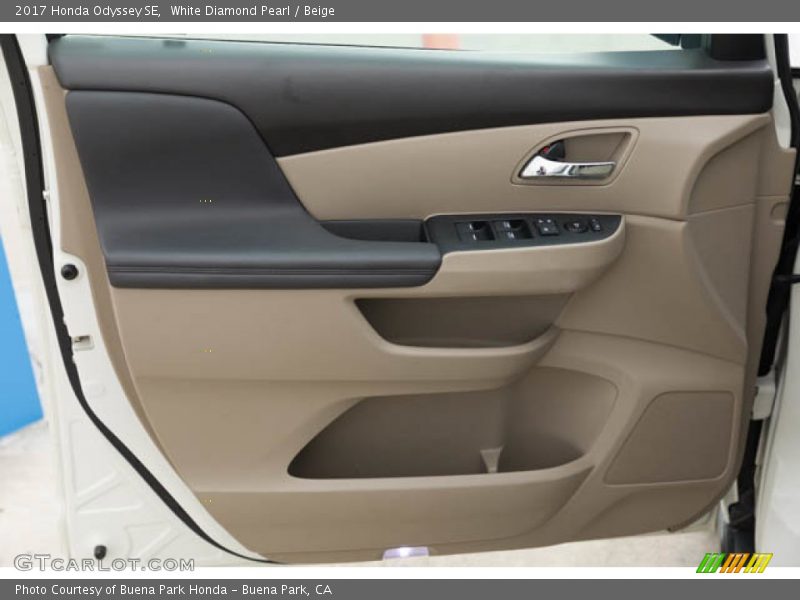 White Diamond Pearl / Beige 2017 Honda Odyssey SE