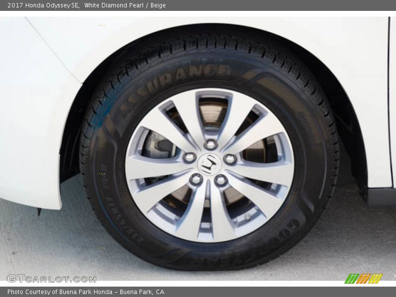 White Diamond Pearl / Beige 2017 Honda Odyssey SE